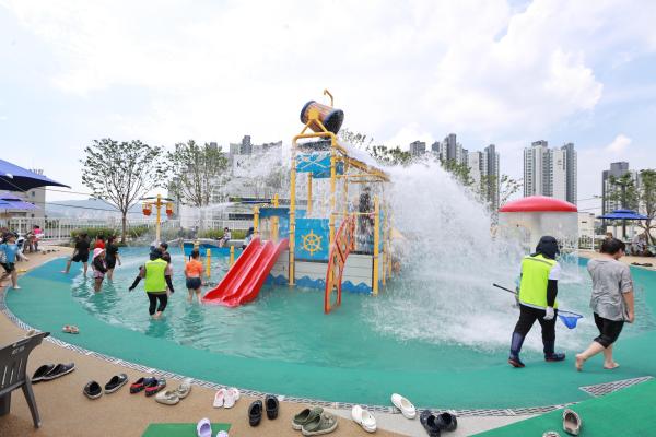 시흥3동 주민자치회 물놀이축제 의 사진2