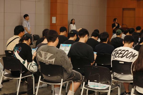 청년 아르바이트 종료 간담회_ 청년 관련 정책 소개, 설문조사 실시, 청년 특강 의 사진2