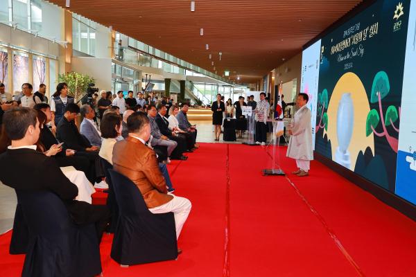 광복 80주년 기념 80X80 달항아리 기증식 의 사진9