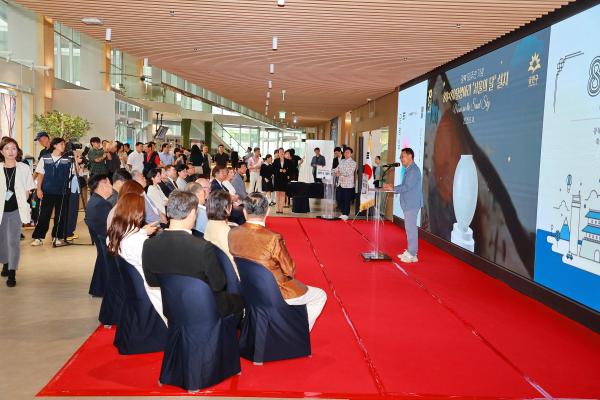 광복 80주년 기념 80X80 달항아리 기증식 의 사진17