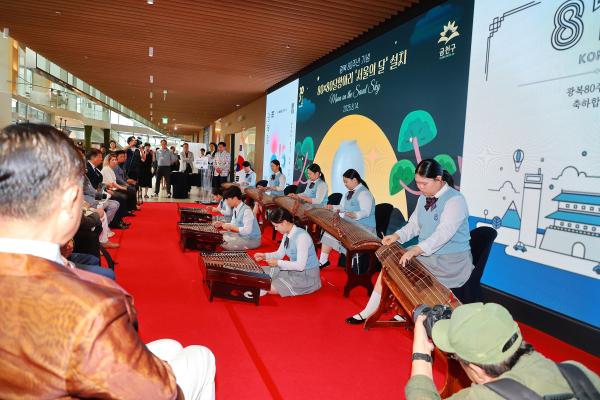 광복 80주년 기념 80X80 달항아리 기증식 의 사진31