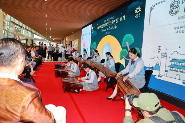 광복 80주년 기념 80X80 달항아리 기증식 의 사진32