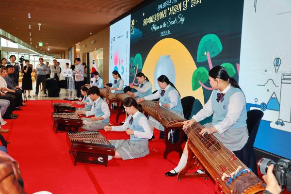 광복 80주년 기념 80X80 달항아리 기증식 의 사진34