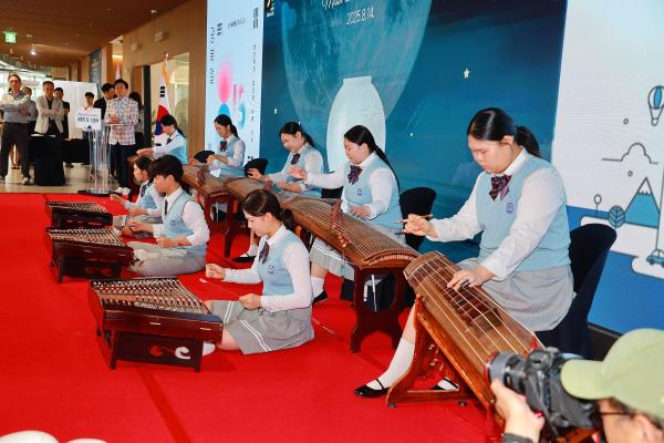 광복 80주년 기념 80X80 달항아리 기증식 의 사진35