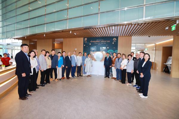 광복 80주년 기념 80X80 달항아리 기증식 의 사진40