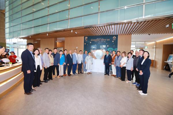 광복 80주년 기념 80X80 달항아리 기증식 의 사진42