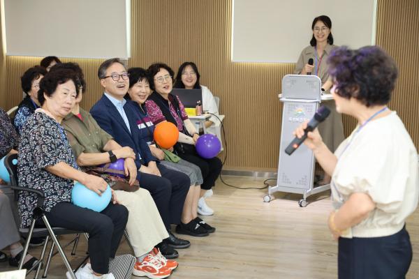 독산보건지소 건강장수학교 졸업생과 함께하는 _힐링 한날_ 의 사진