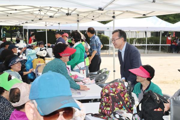 제29회 노인의 날 기념식 및 경로의 달 행사 의 사진56