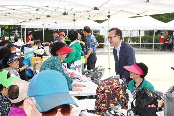 제29회 노인의 날 기념식 및 경로의 달 행사 의 사진57