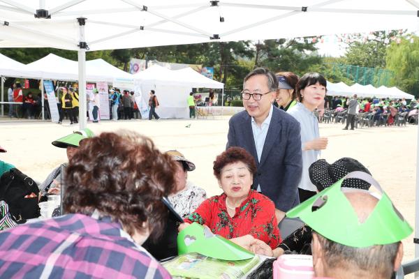 제29회 노인의 날 기념식 및 경로의 달 행사 의 사진58