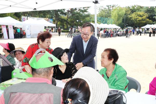 제29회 노인의 날 기념식 및 경로의 달 행사 의 사진59