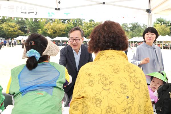 제29회 노인의 날 기념식 및 경로의 달 행사 의 사진60