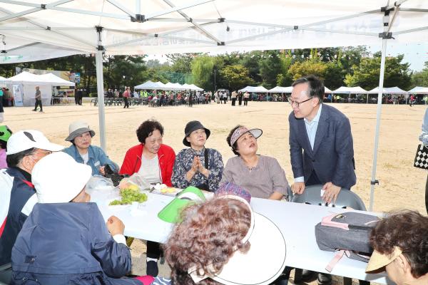제29회 노인의 날 기념식 및 경로의 달 행사 의 사진61