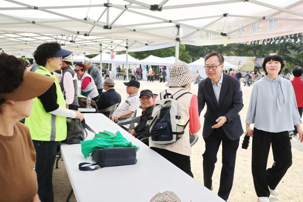 제29회 노인의 날 기념식 및 경로의 달 행사 의 사진63