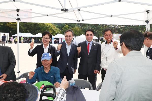제29회 노인의 날 기념식 및 경로의 달 행사 의 사진72