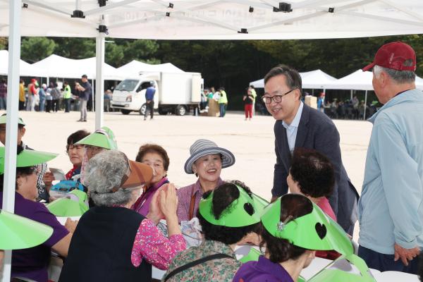 제29회 노인의 날 기념식 및 경로의 달 행사 의 사진73