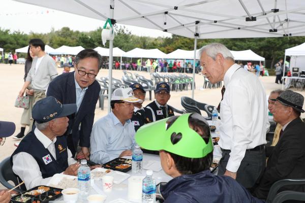 제29회 노인의 날 기념식 및 경로의 달 행사 의 사진81