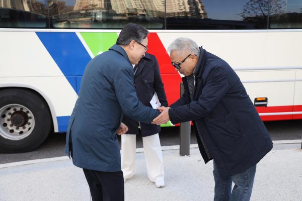 한국기능장애인협회 금천지회 사과따기 체험행사 격려 의 사진3