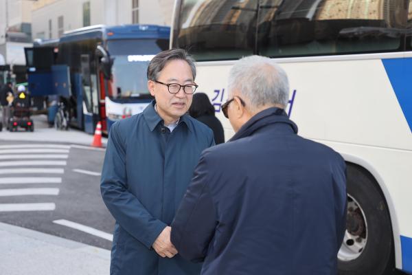 한국기능장애인협회 금천지회 사과따기 체험행사 격려 의 사진4