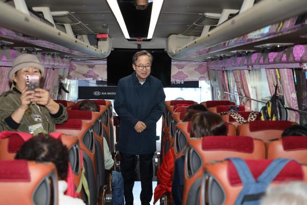 한국기능장애인협회 금천지회 사과따기 체험행사 격려 의 사진6