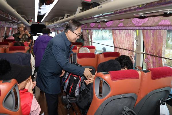 한국기능장애인협회 금천지회 사과따기 체험행사 격려 의 사진8