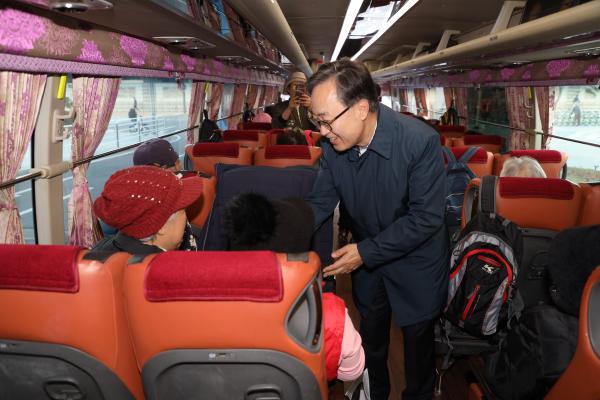 한국기능장애인협회 금천지회 사과따기 체험행사 격려 의 사진9