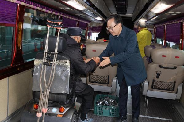한국기능장애인협회 금천지회 사과따기 체험행사 격려 의 사진10