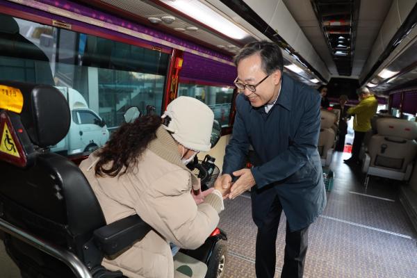 한국기능장애인협회 금천지회 사과따기 체험행사 격려 의 사진12
