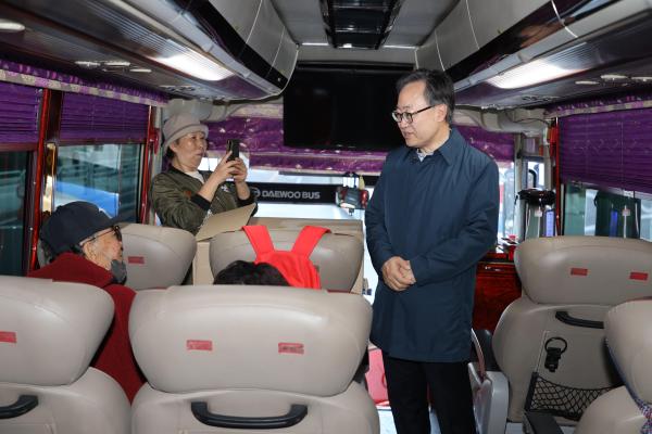 한국기능장애인협회 금천지회 사과따기 체험행사 격려 의 사진13
