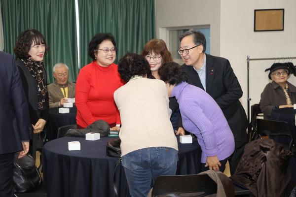 금천노인종합복지관 봉사자 및 후원자 송년모임 의 사진2