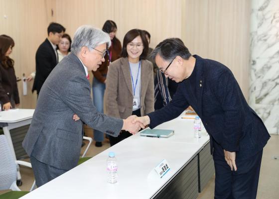 (주)청룡환경 금천미래장학회 장학금 기탁 및 따뜻한 겨울나기 성금 전달식 의 사진2