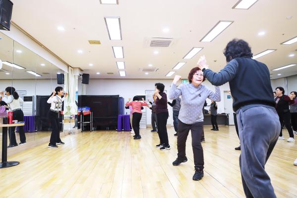 독산4동 주민자치프로그램 100세 체조 대표사진