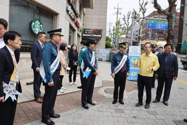 독산3동 범죄예방 사업 대상지_ 서울경찰청장 현장 방문 의 사진
