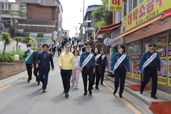 독산3동 범죄예방 사업 대상지_ 서울경찰청장 현장 방문 의 사진