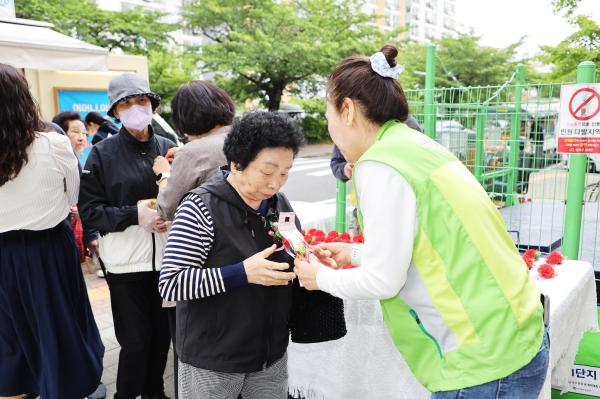 금천한내어르신복지센터 어버이날 맞이 행사 의 사진26