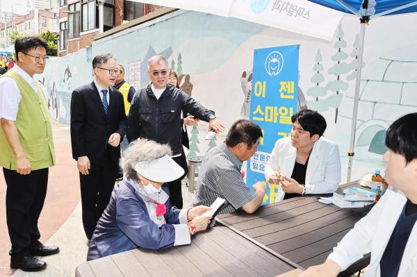 청담종합사회복지관 어버이날 기념 행사 의 사진4