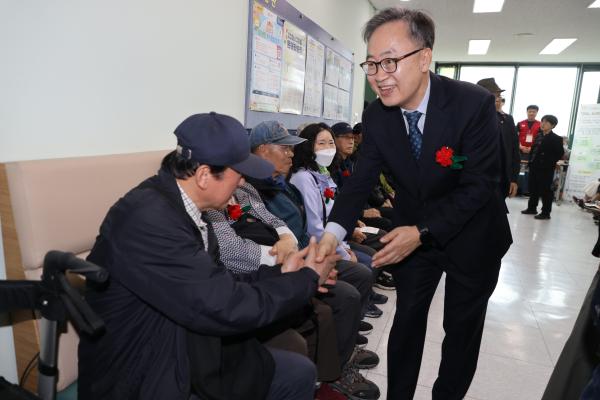 금천누리종합사회복지관 어버이날 기념 행사 의 사진4