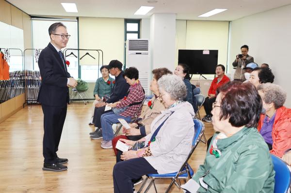 금천누리종합사회복지관 어버이날 기념 행사 의 사진5