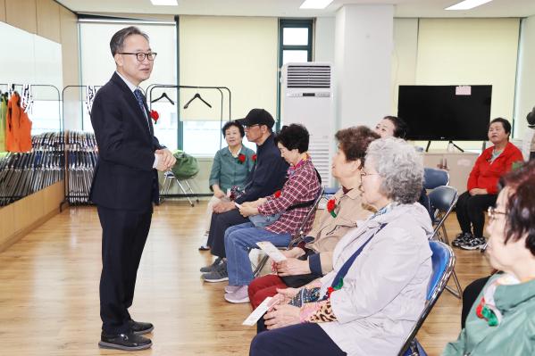 금천누리종합사회복지관 어버이날 기념 행사 의 사진6