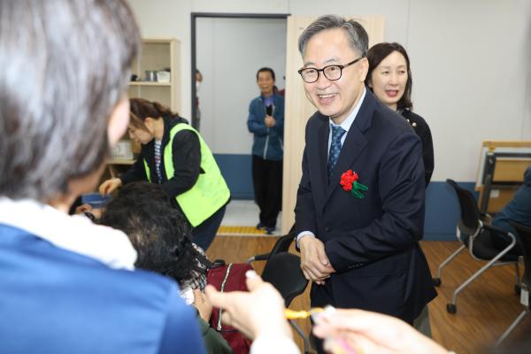 금천누리종합사회복지관 어버이날 기념 행사 의 사진8