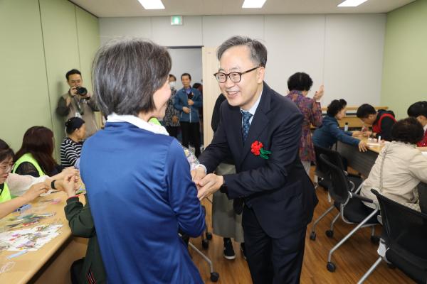 금천누리종합사회복지관 어버이날 기념 행사 의 사진9