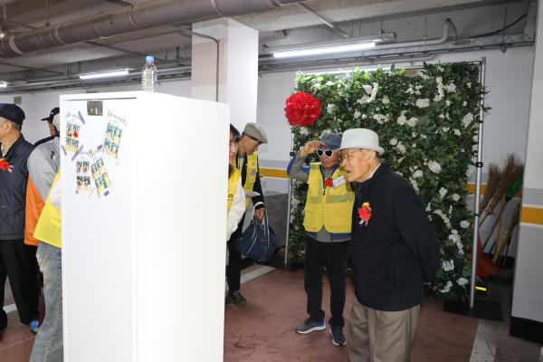 금천호암노인종합복지관 어버이날 맞이 행사 의 사진1