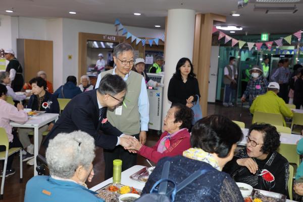 금천노인종합복지관 어버이날 맞이 행사 의 사진19