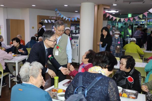 금천노인종합복지관 어버이날 맞이 행사 의 사진20