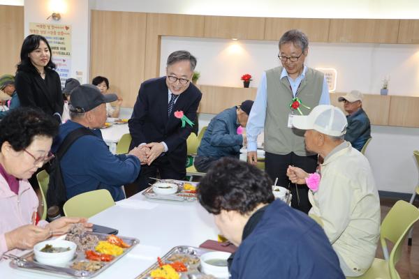 금천노인종합복지관 어버이날 맞이 행사 의 사진25
