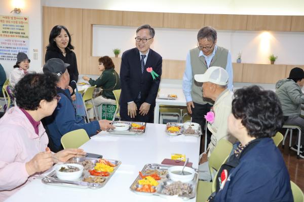 금천노인종합복지관 어버이날 맞이 행사 의 사진26