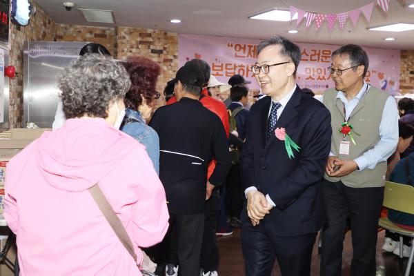 금천노인종합복지관 어버이날 맞이 행사 의 사진30