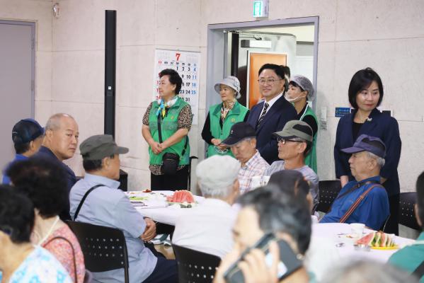 삼계탕 나눔 행사 의 사진3
