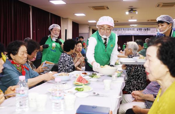 삼계탕 나눔 행사 의 사진13