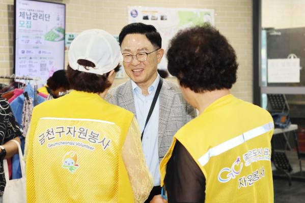 시흥5동자원봉사캠프 바자회 의 사진2